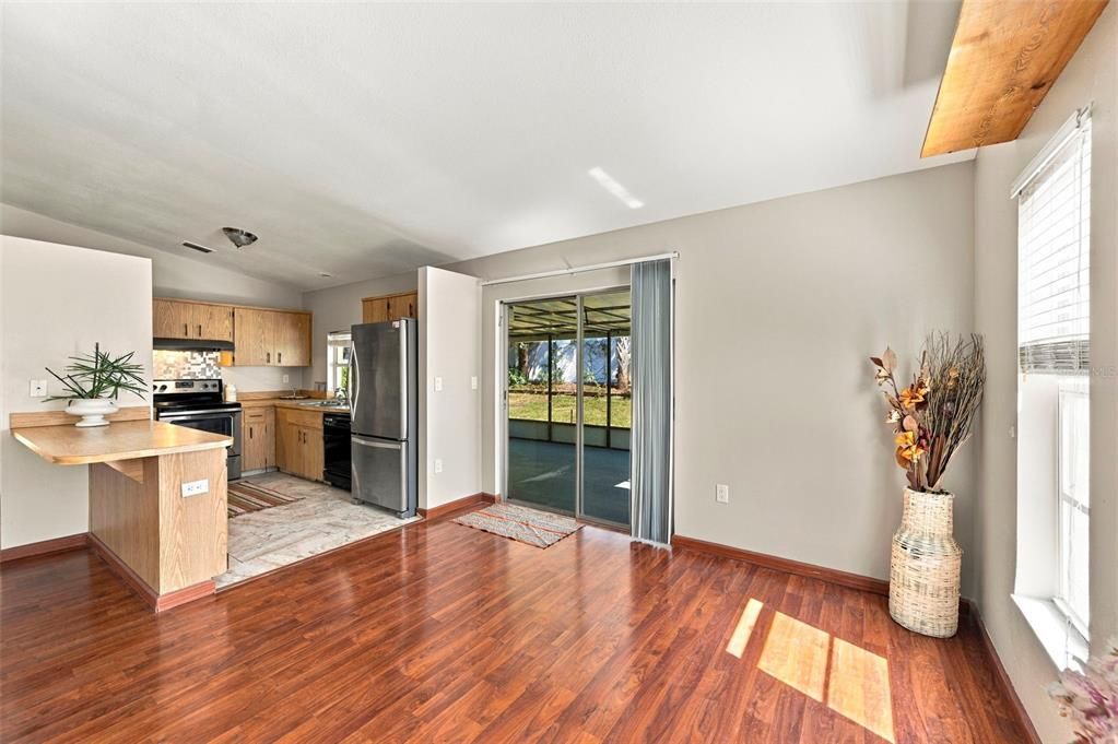 For Sale: $400,000 (3 beds, 2 baths, 1391 Square Feet)