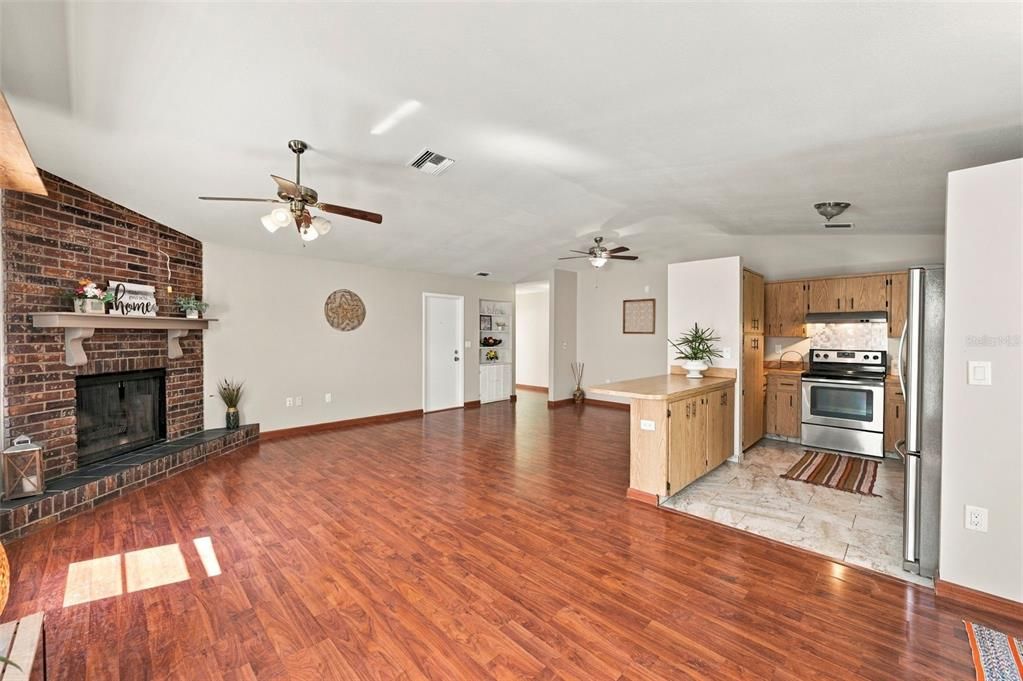 For Sale: $400,000 (3 beds, 2 baths, 1391 Square Feet)