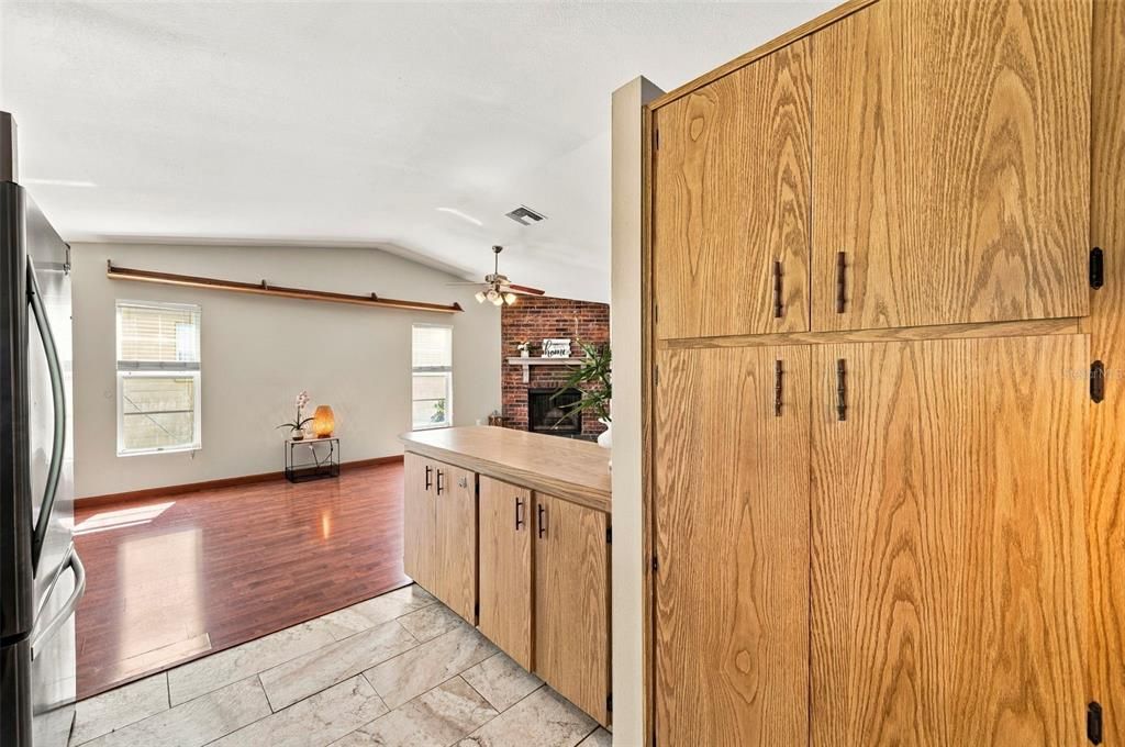 For Sale: $400,000 (3 beds, 2 baths, 1391 Square Feet)