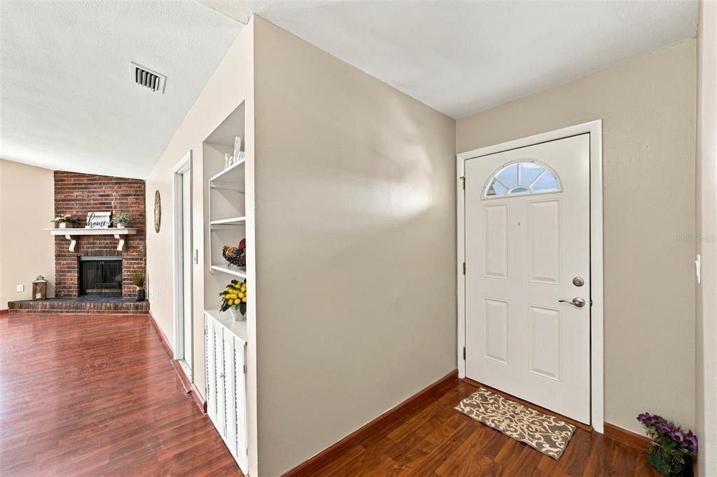 For Sale: $400,000 (3 beds, 2 baths, 1391 Square Feet)