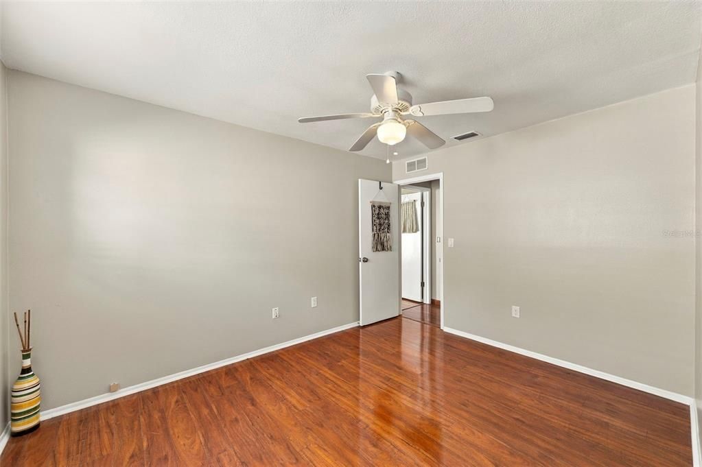 For Sale: $400,000 (3 beds, 2 baths, 1391 Square Feet)