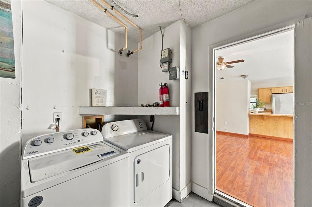 For Sale: $400,000 (3 beds, 2 baths, 1391 Square Feet)
