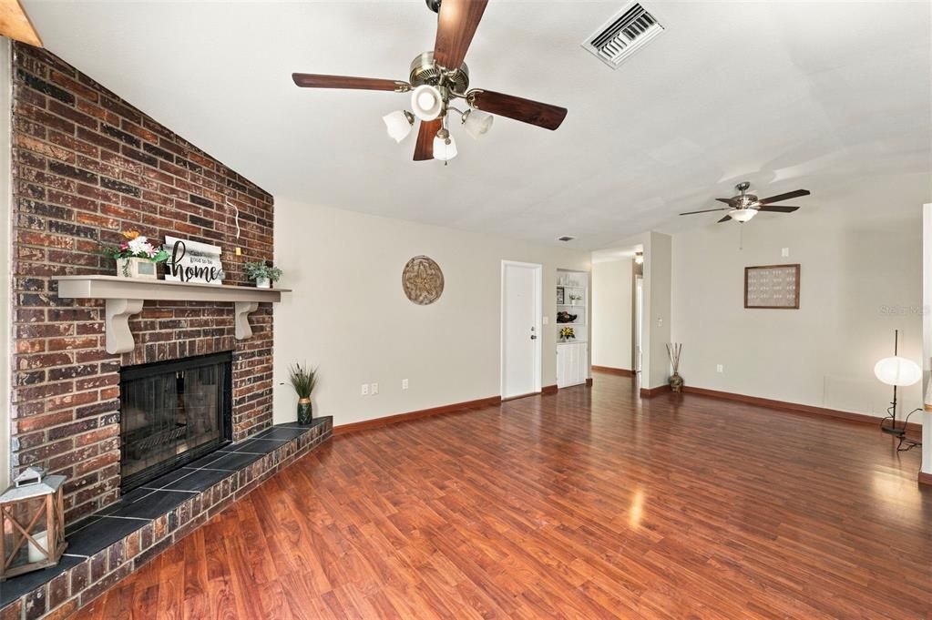 For Sale: $400,000 (3 beds, 2 baths, 1391 Square Feet)