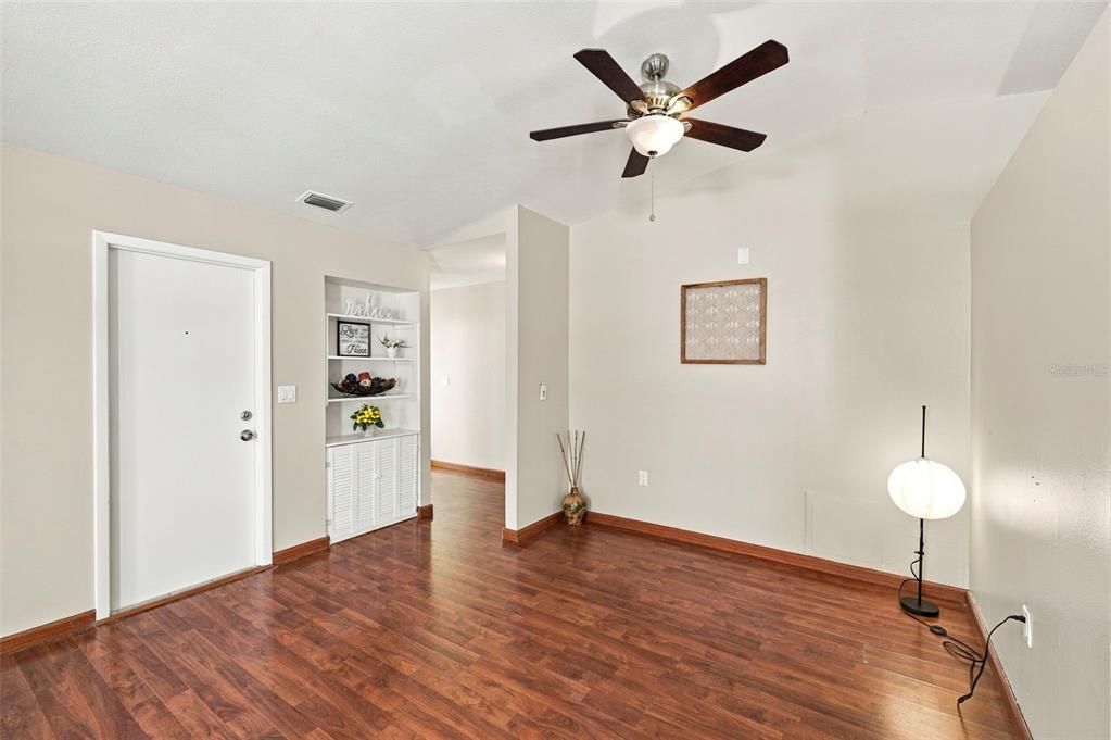 For Sale: $400,000 (3 beds, 2 baths, 1391 Square Feet)