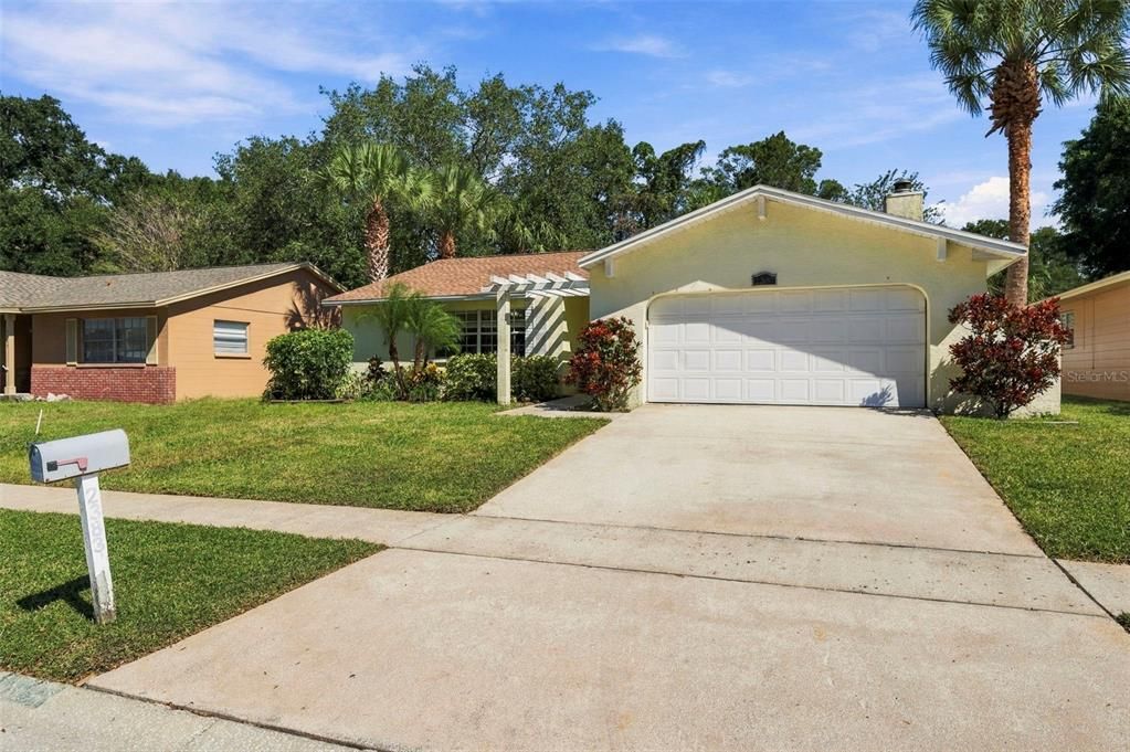 For Sale: $400,000 (3 beds, 2 baths, 1391 Square Feet)