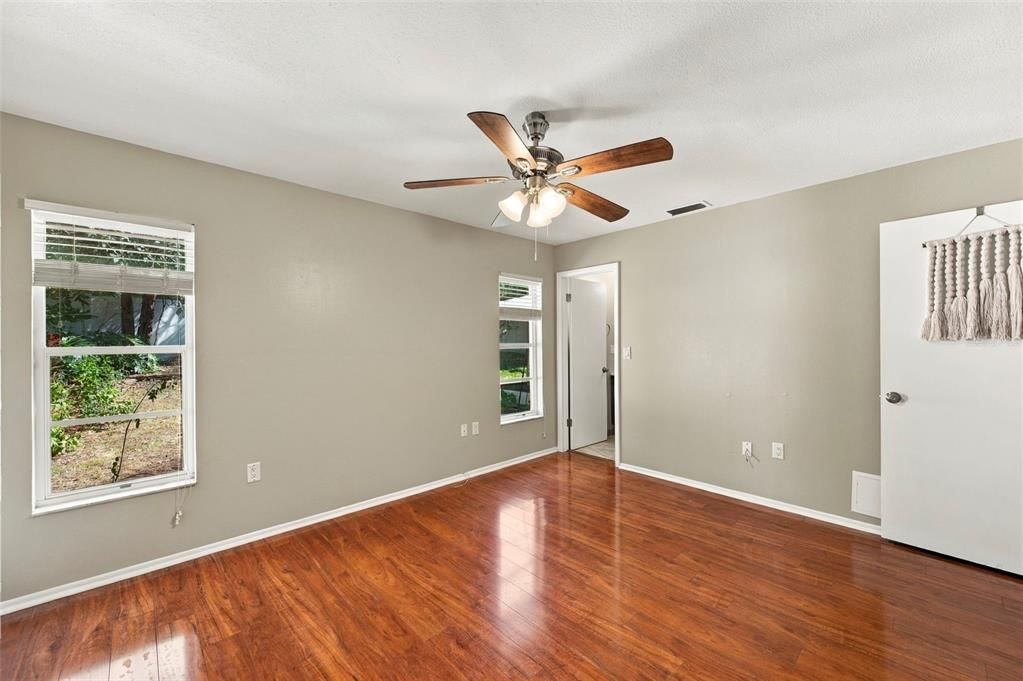 For Sale: $400,000 (3 beds, 2 baths, 1391 Square Feet)