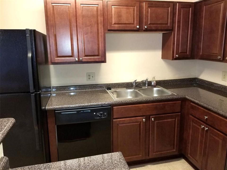 На продажу: $129,000 (2 спален, 1 ванн, 867 Квадратных фут)