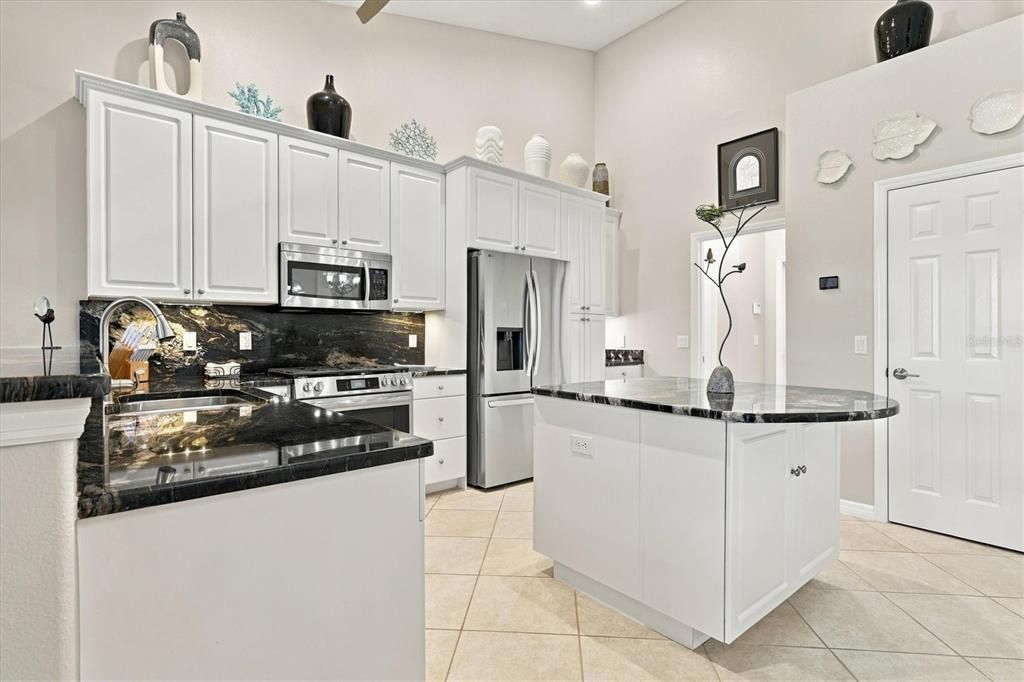 На продажу: $679,999 (4 спален, 2 ванн, 2403 Квадратных фут)