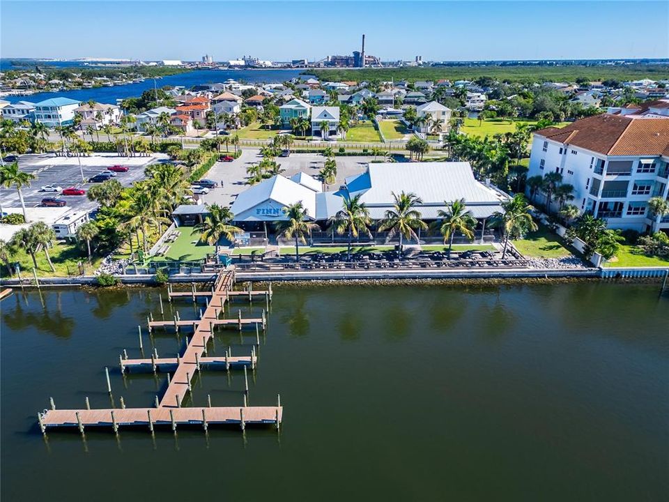 На продажу: $1,250,000 (0.83 acres)