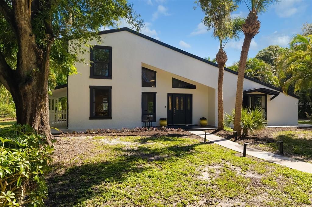 En Venta: $1,100,000 (4 camas, 3 baños, 2770 Pies cuadrados)