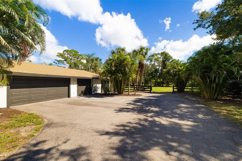 En Venta: $1,100,000 (4 camas, 3 baños, 2770 Pies cuadrados)