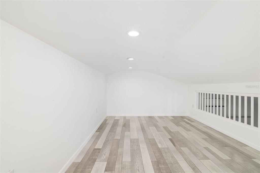 En Venta: $1,100,000 (4 camas, 3 baños, 2770 Pies cuadrados)