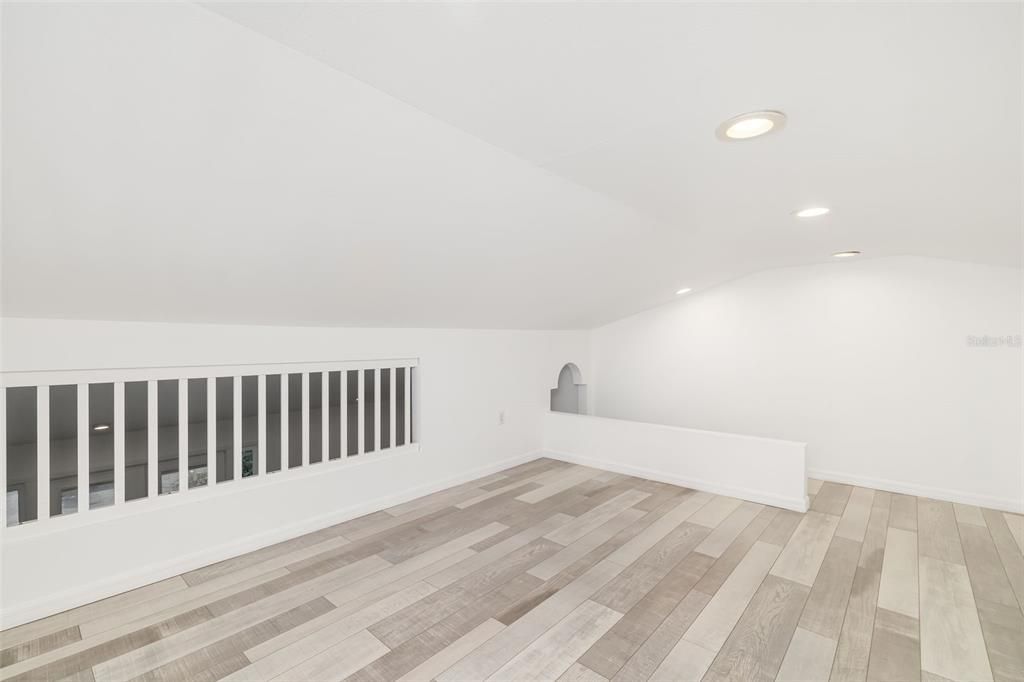 En Venta: $1,100,000 (4 camas, 3 baños, 2770 Pies cuadrados)