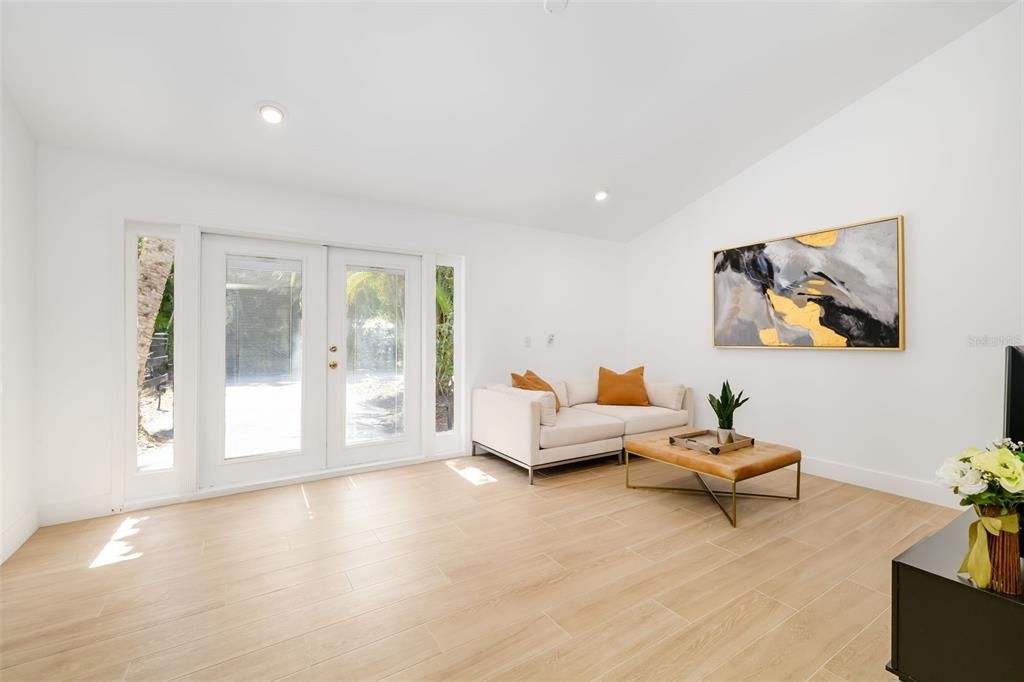 En Venta: $1,100,000 (4 camas, 3 baños, 2770 Pies cuadrados)