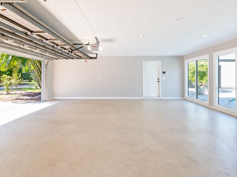 En Venta: $1,100,000 (4 camas, 3 baños, 2770 Pies cuadrados)