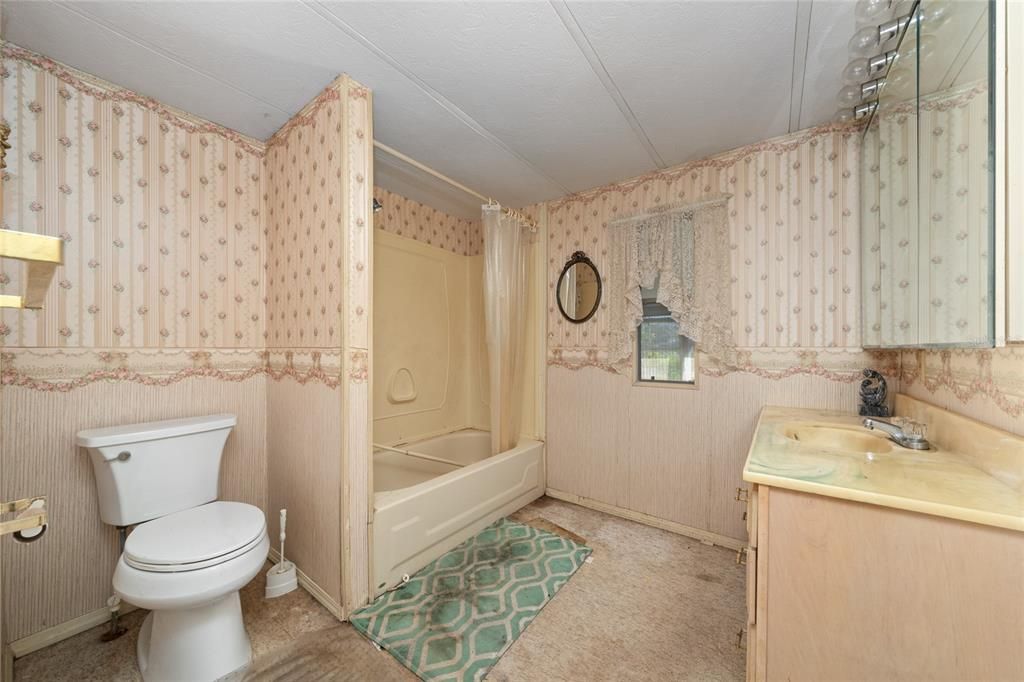 На продажу: $140,000 (2 спален, 1 ванн, 728 Квадратных фут)