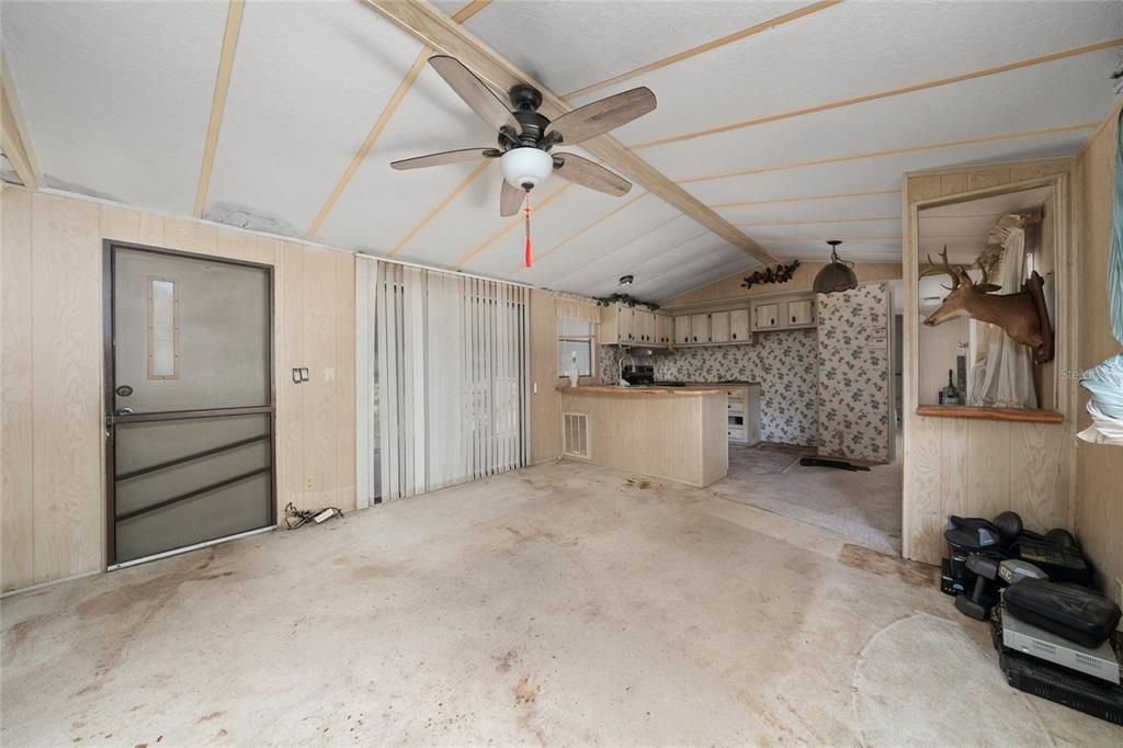 На продажу: $140,000 (2 спален, 1 ванн, 728 Квадратных фут)