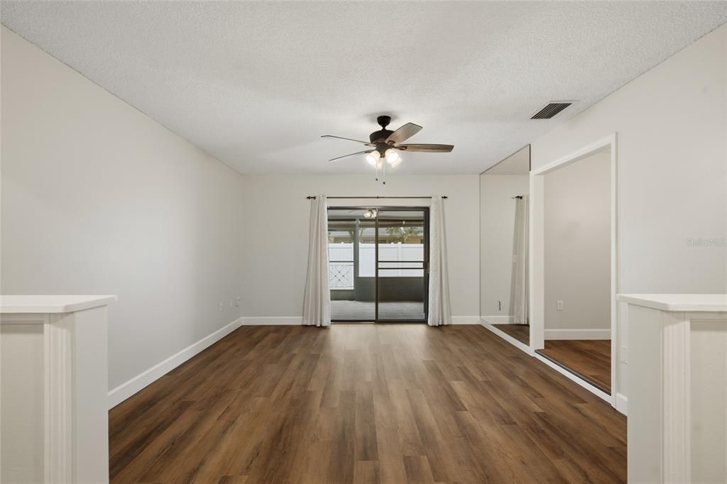 For Sale: $158,000 (1 beds, 1 baths, 923 Square Feet)