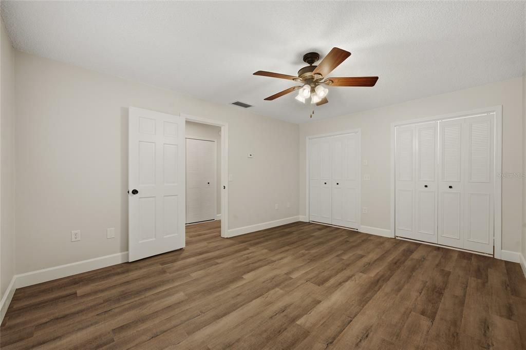 For Sale: $158,000 (1 beds, 1 baths, 923 Square Feet)