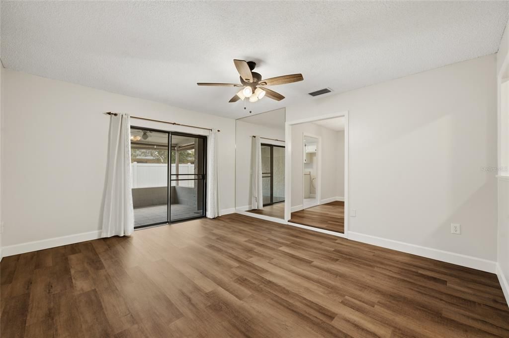 For Sale: $158,000 (1 beds, 1 baths, 923 Square Feet)