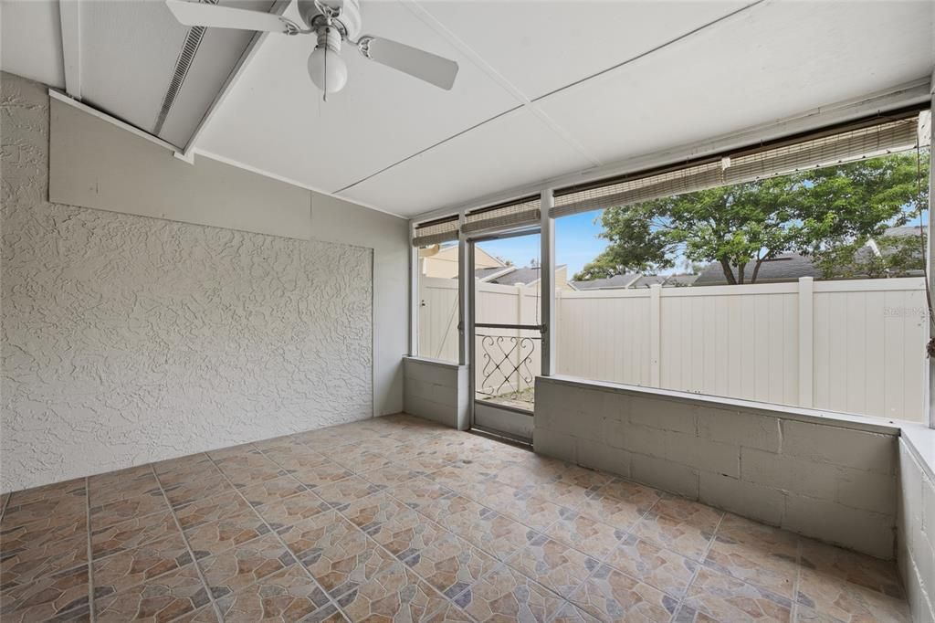 For Sale: $158,000 (1 beds, 1 baths, 923 Square Feet)