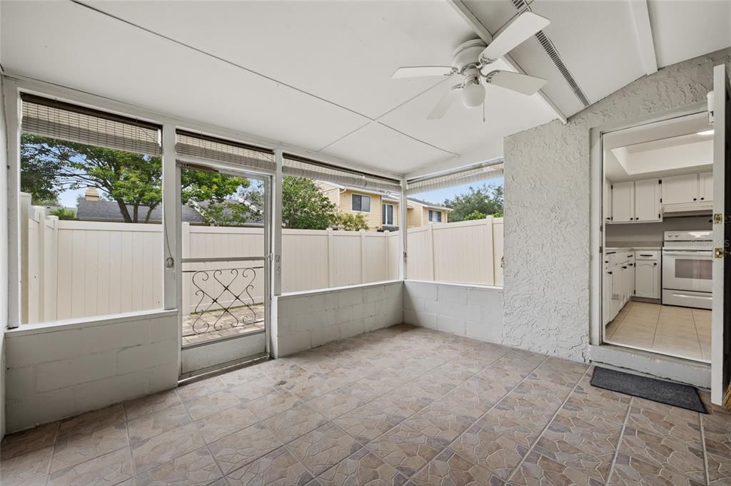 For Sale: $158,000 (1 beds, 1 baths, 923 Square Feet)