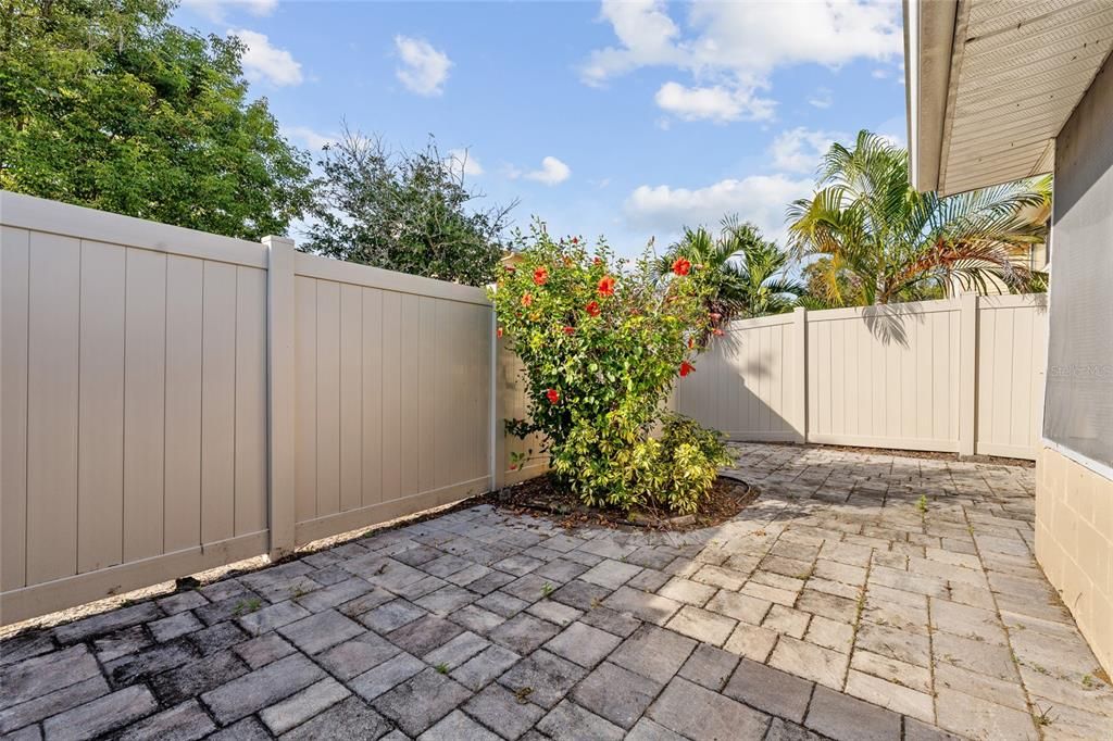 For Sale: $158,000 (1 beds, 1 baths, 923 Square Feet)