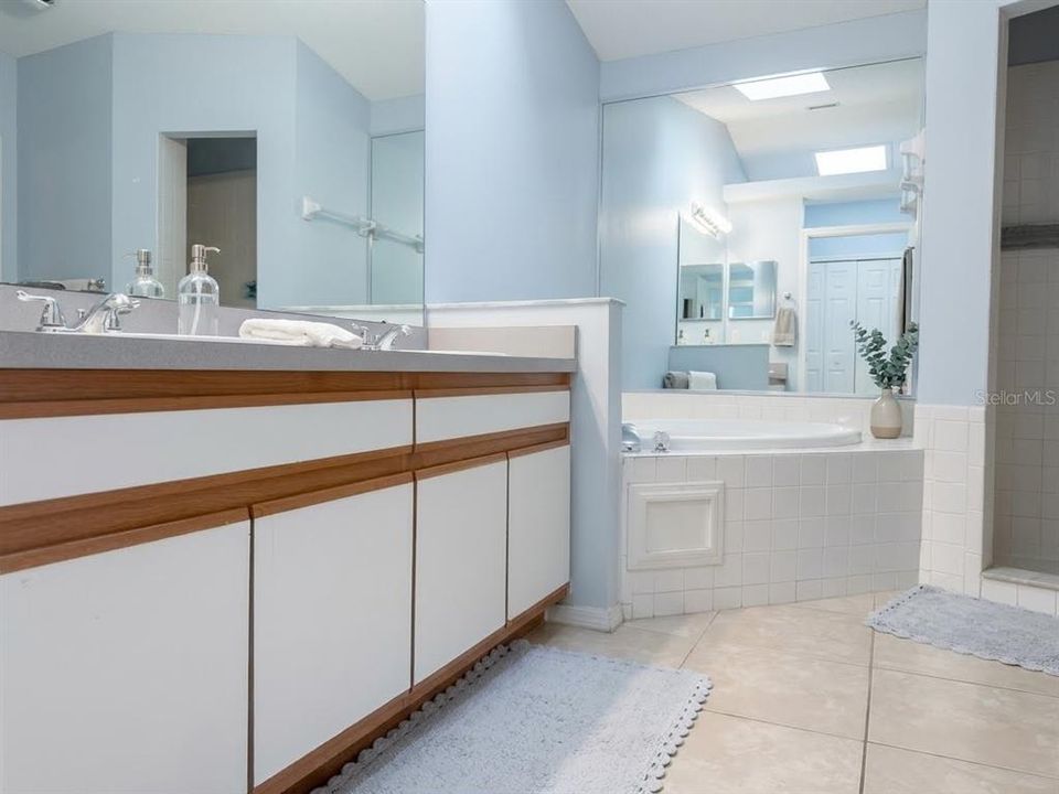 На продажу: $299,999 (3 спален, 2 ванн, 1146 Квадратных фут)