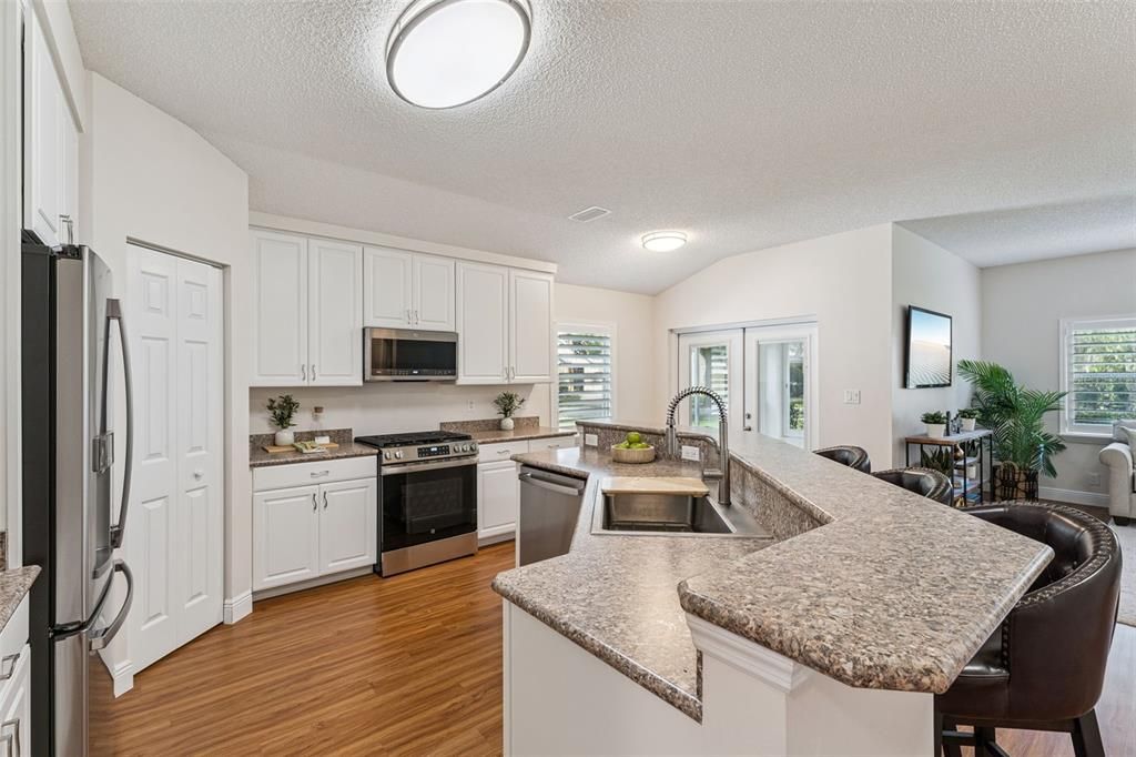 For Sale: $375,000 (3 beds, 2 baths, 2076 Square Feet)