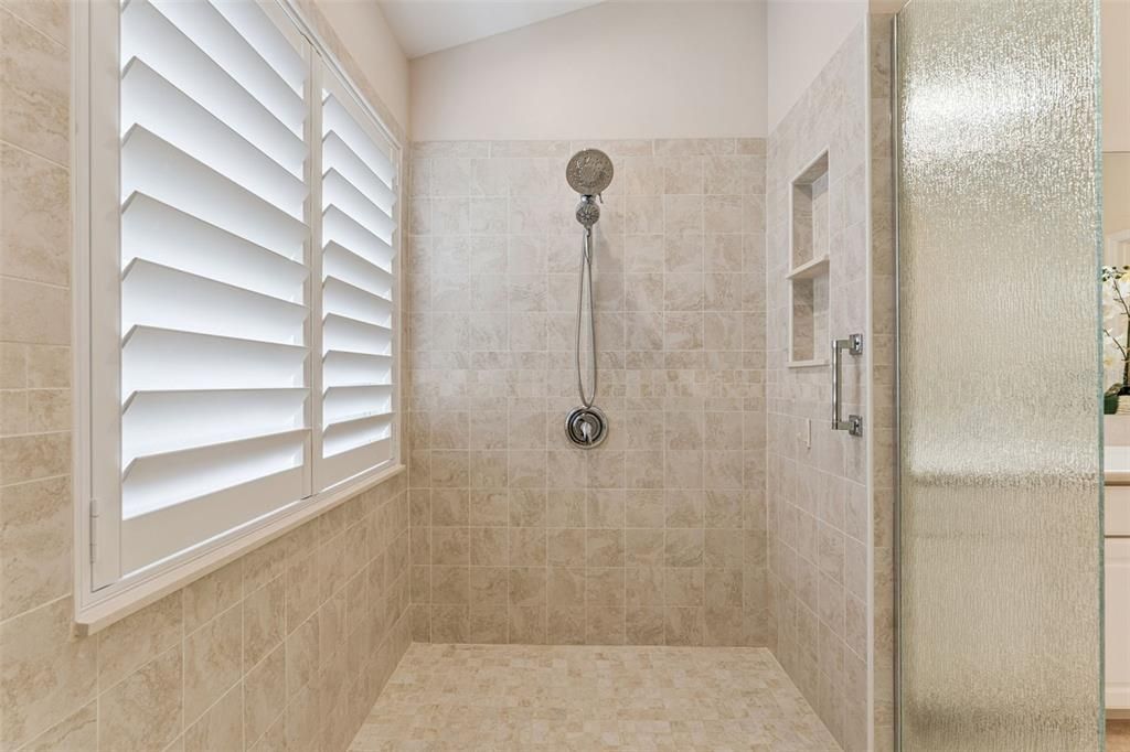 For Sale: $375,000 (3 beds, 2 baths, 2076 Square Feet)