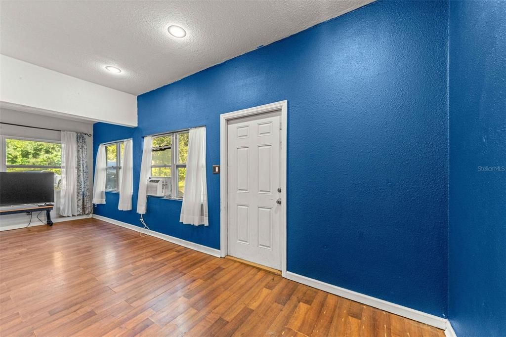 For Sale: $189,000 (3 beds, 1 baths, 1316 Square Feet)
