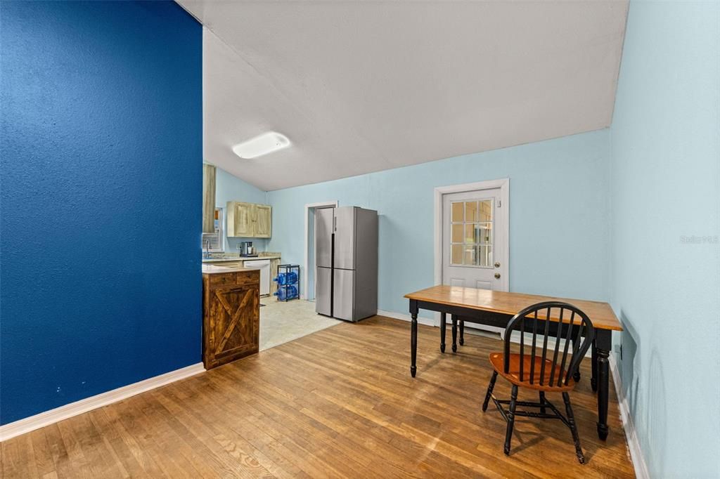 For Sale: $189,000 (3 beds, 1 baths, 1316 Square Feet)