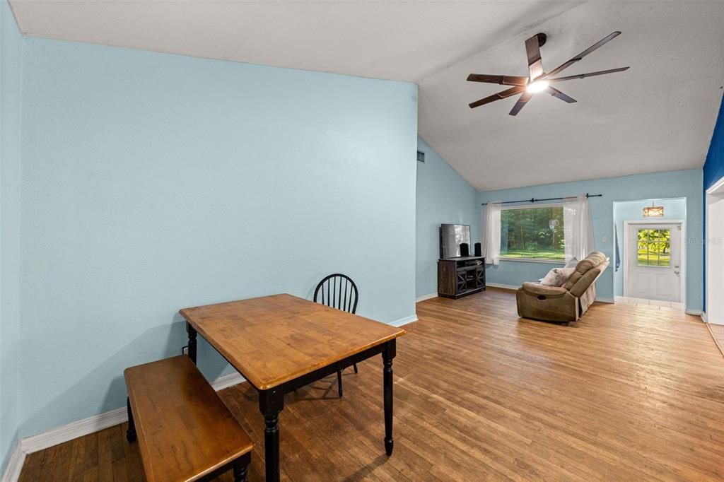 For Sale: $189,000 (3 beds, 1 baths, 1316 Square Feet)
