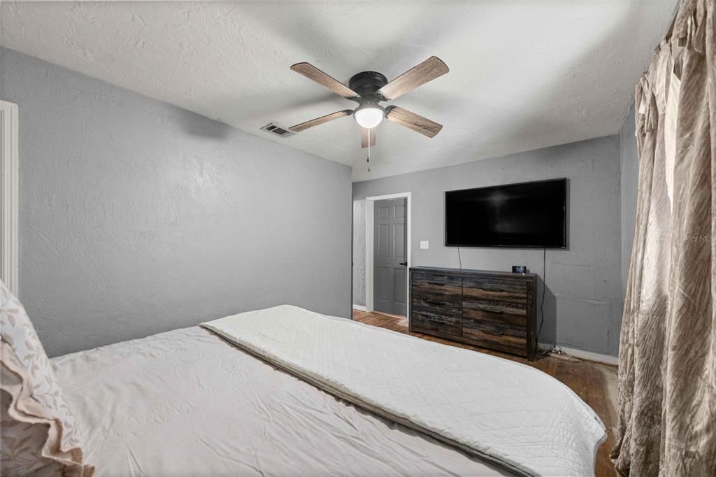 For Sale: $189,000 (3 beds, 1 baths, 1316 Square Feet)