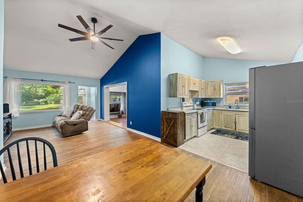 For Sale: $189,000 (3 beds, 1 baths, 1316 Square Feet)