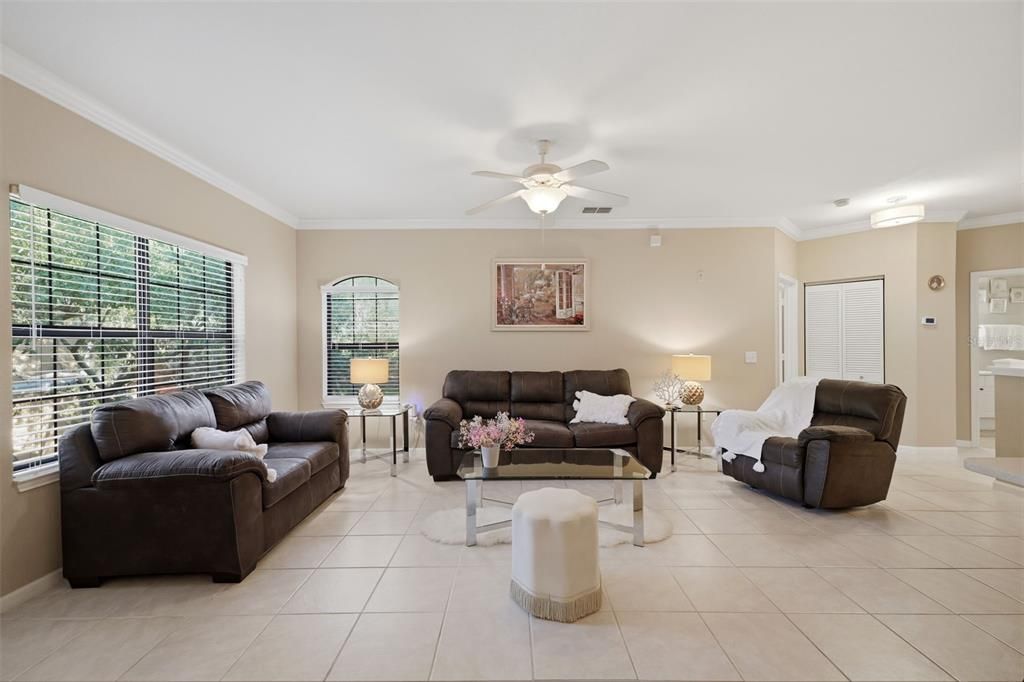 For Sale: $282,900 (2 beds, 2 baths, 1155 Square Feet)