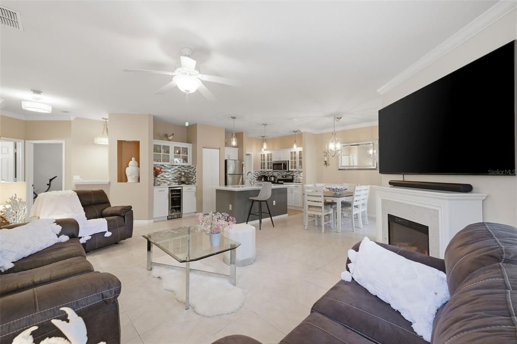 For Sale: $282,900 (2 beds, 2 baths, 1155 Square Feet)