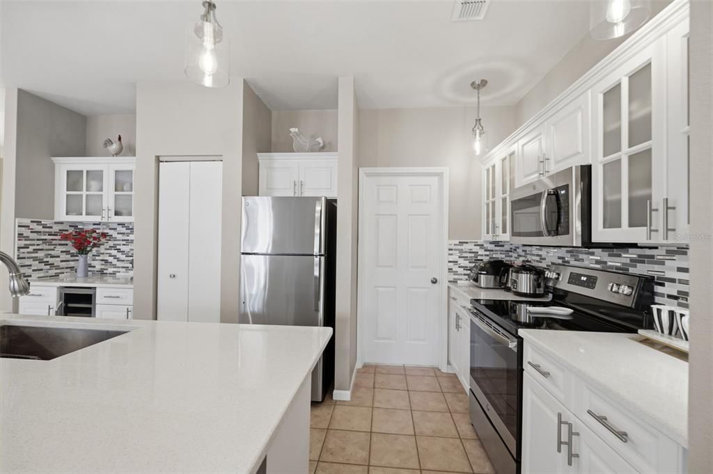 For Sale: $282,900 (2 beds, 2 baths, 1155 Square Feet)