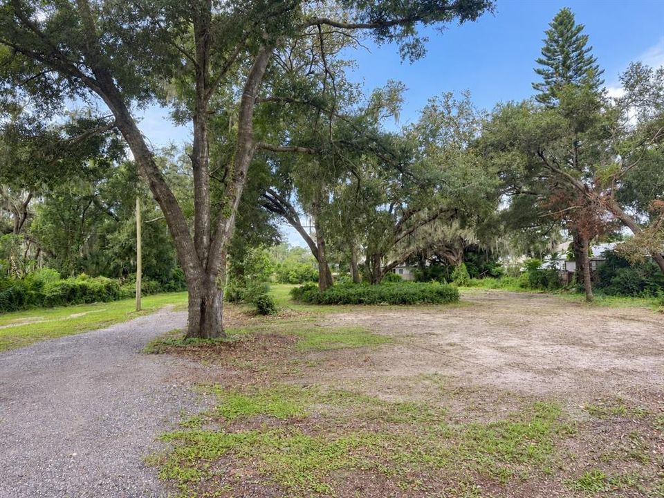待售: $299,000 (0.90 acres)