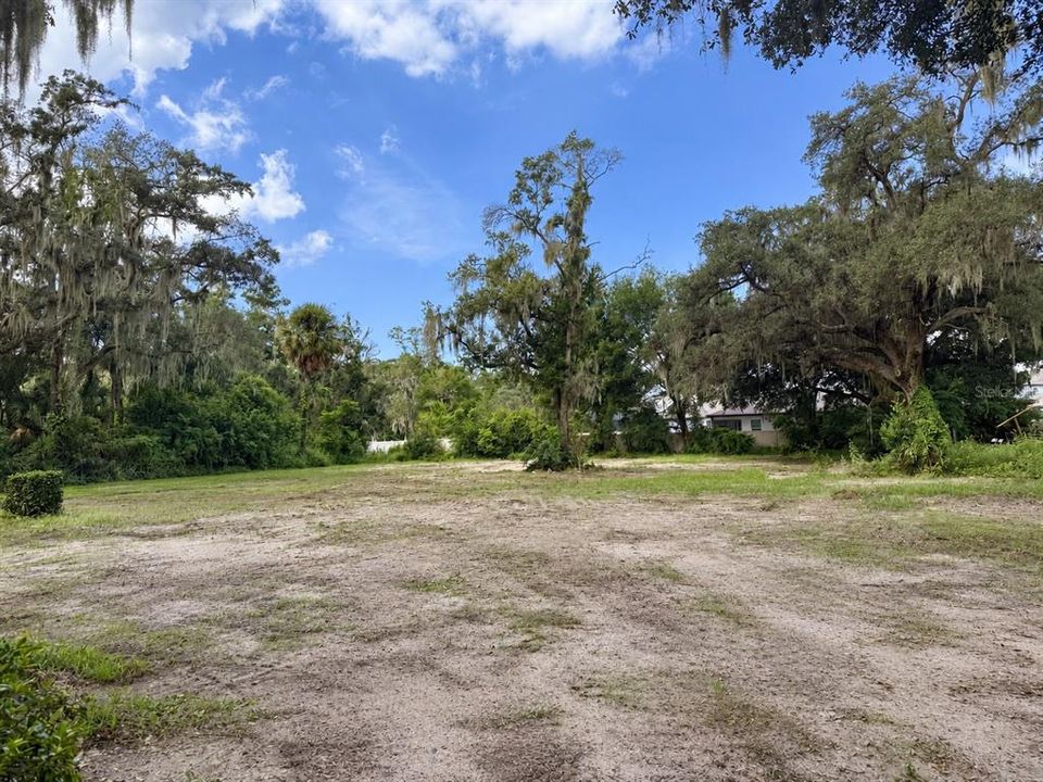 待售: $299,000 (0.90 acres)