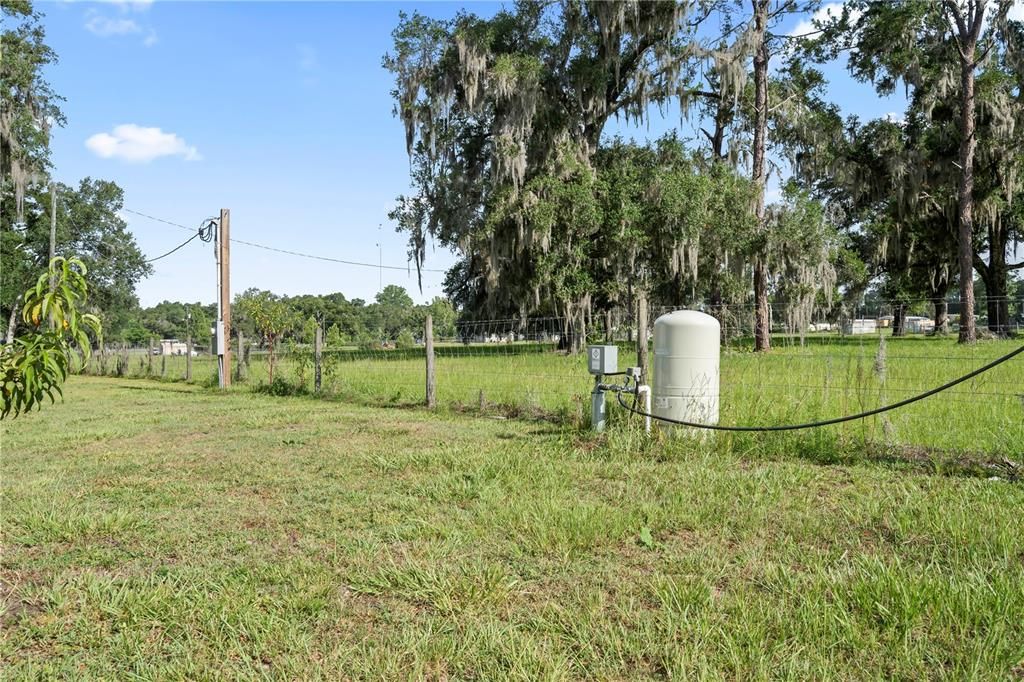 На продажу: $700,000 (17.71 acres)