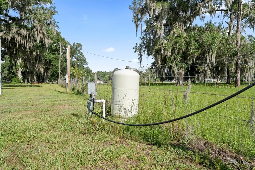 На продажу: $700,000 (17.71 acres)