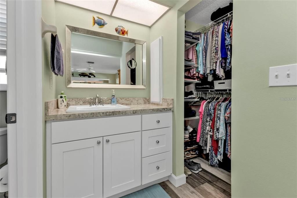 For Sale: $449,000 (2 beds, 2 baths, 1286 Square Feet)