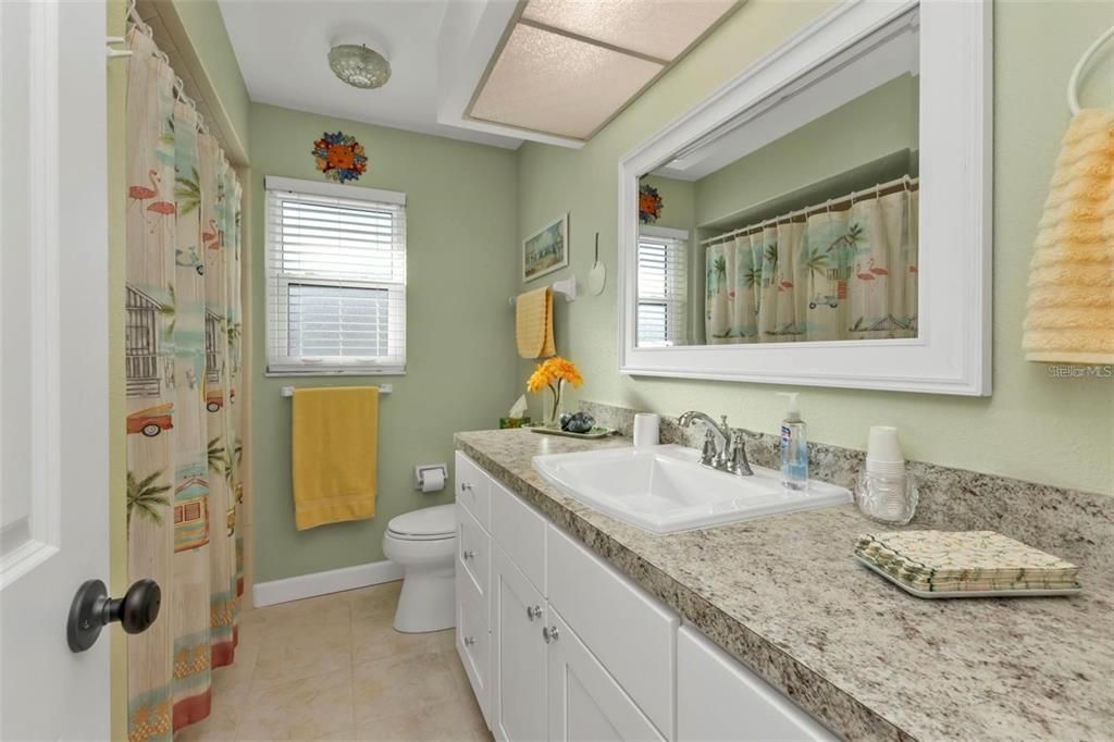For Sale: $449,000 (2 beds, 2 baths, 1286 Square Feet)