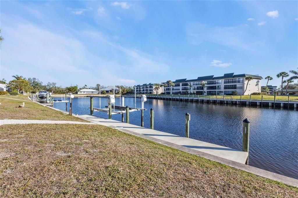 For Sale: $449,000 (2 beds, 2 baths, 1286 Square Feet)