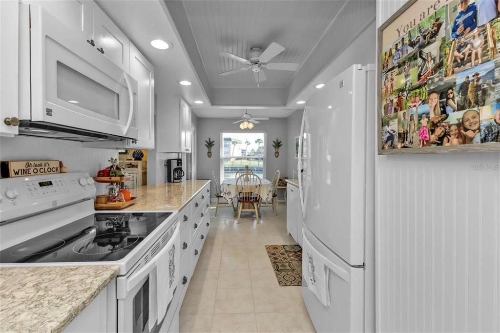 For Sale: $449,000 (2 beds, 2 baths, 1286 Square Feet)
