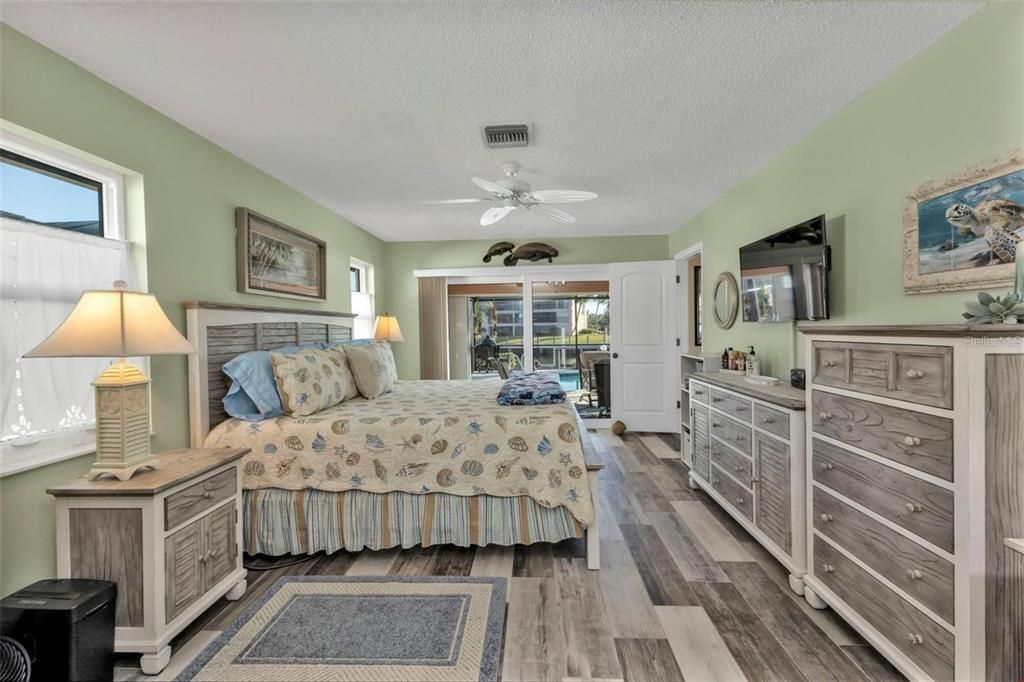 For Sale: $449,000 (2 beds, 2 baths, 1286 Square Feet)
