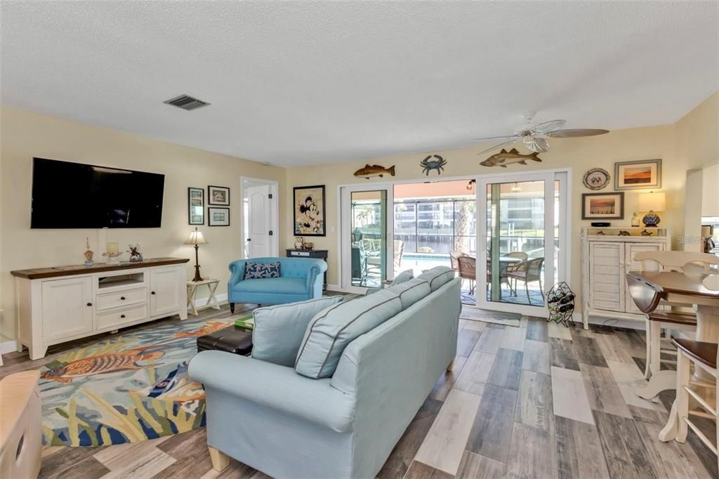 For Sale: $449,000 (2 beds, 2 baths, 1286 Square Feet)