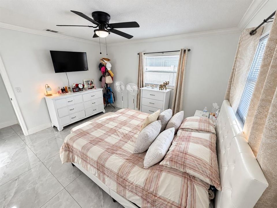 For Sale: $369,900 (3 beds, 3 baths, 1552 Square Feet)