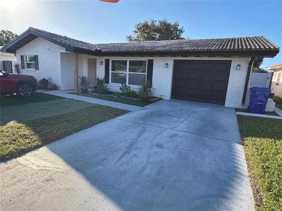 For Sale: $369,900 (3 beds, 3 baths, 1552 Square Feet)